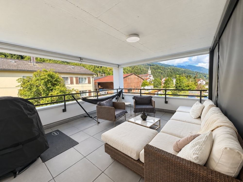 Moderne 4.5-Zimmer-Wohnung beim Bahnhof Cazis - Balkon.png