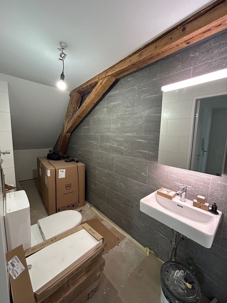 Erstbezug nach Sanierung - Dachwohnung Bürgergemeinde Aesch - 10.jpg