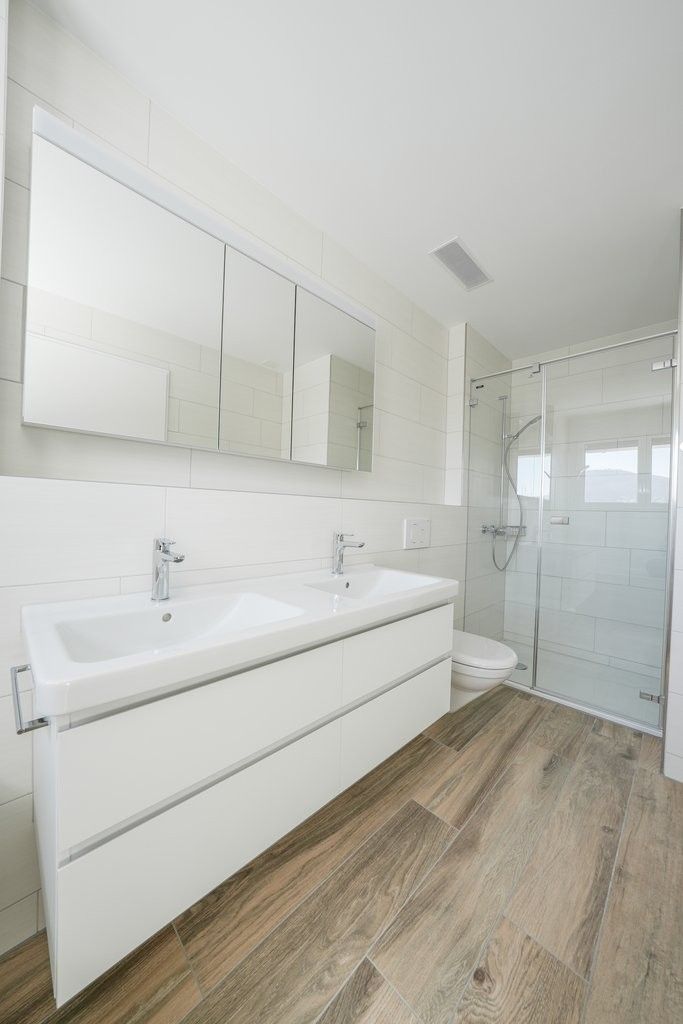 Atemberaubende Attikawohnung (Terrasse 201 m2) - Badezimmer mit Dusche und Badewanne