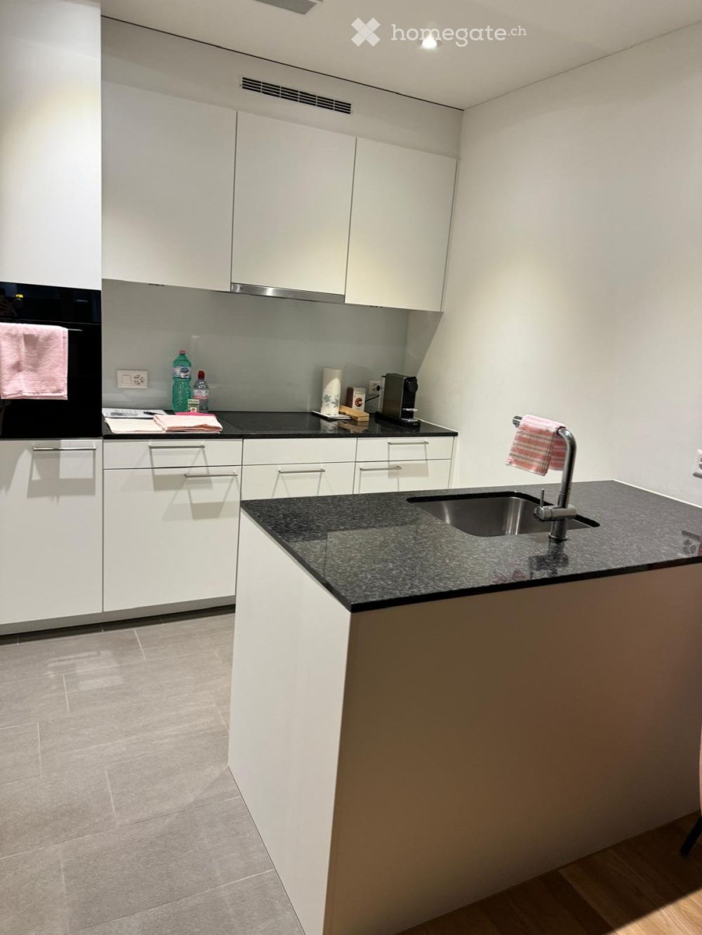 Zentrale 2,5 Zi-Wohnung topmodern - Bild 1