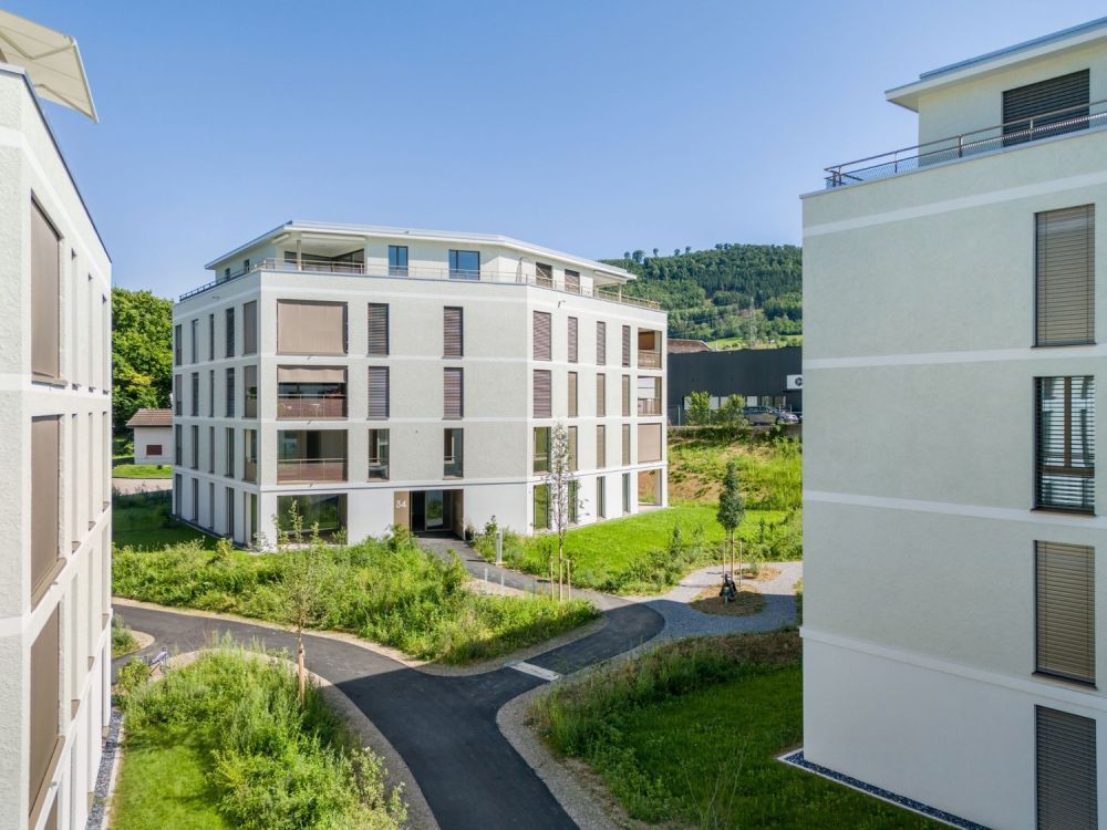 Wohnkomfort im Herzen von Frick - 2.5 Zimmer Wohnung sucht neue Mieter - Aussenansicht Stöcklimatt