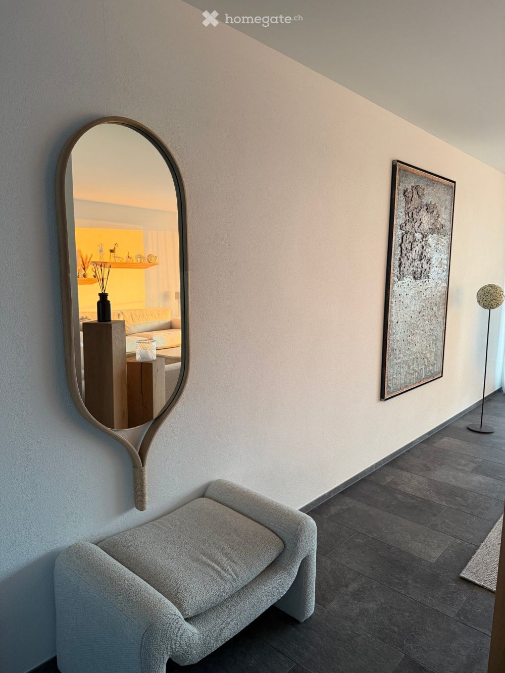 Hochwertig möblierte 3.5-Zimmer-Wohnung mit See- und Bergsicht - Bild 2