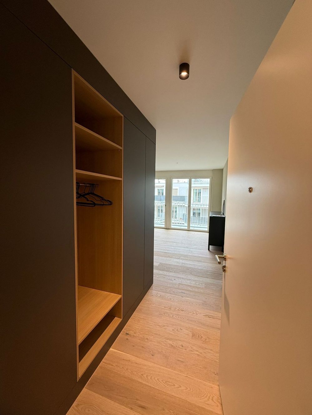 Moderne 2.5-Zimmer-Wohnung mit Balkon, Chur - Image 8