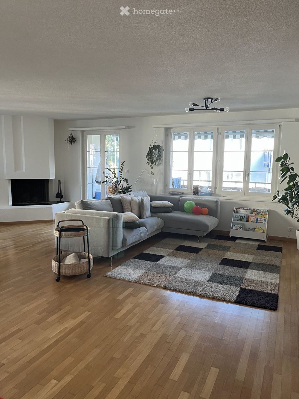 Helle und grosszügige 4.5-Zimmer-Wohnung mit sonnigem Balkon in Dübendorf - Bild 2