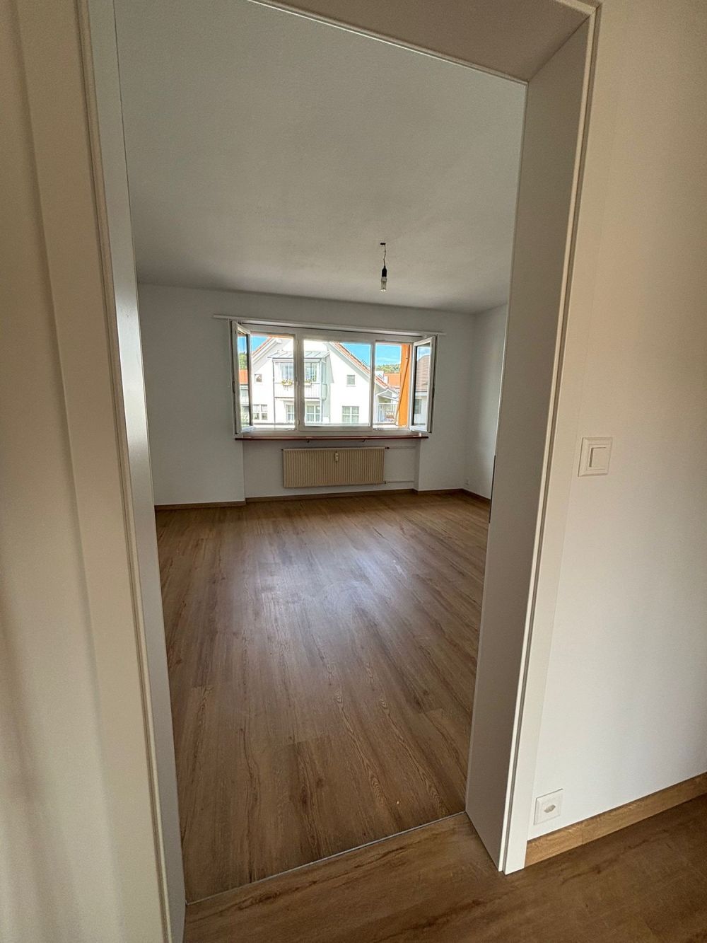 Wunderschöne neu sanierte 3.5-Zimmer-Wohnung mit Balkon - Bild 9