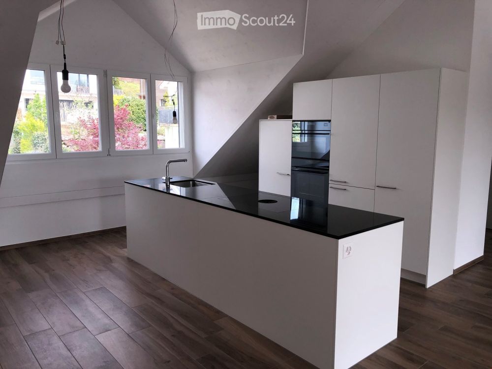 Helle 4.5 Zimmer Wohnung - Bild 1