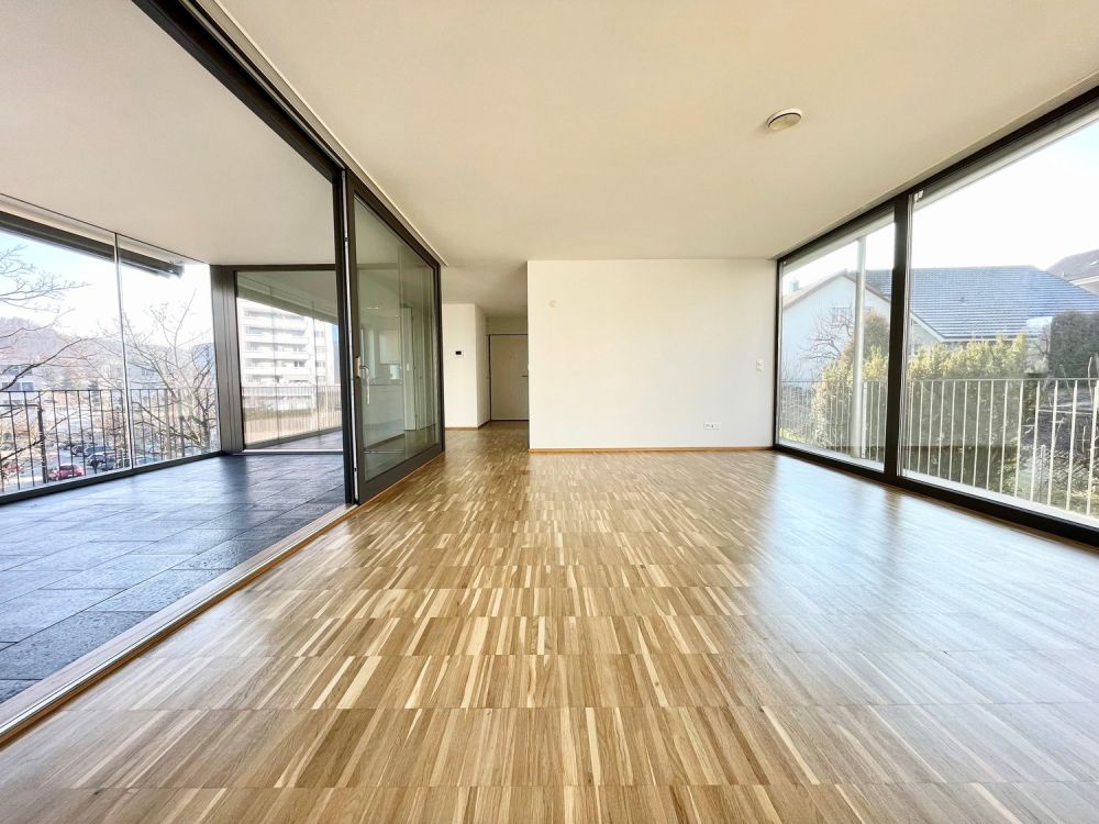 Rooftop! Helle Wohnung mit rieser Dachterrasse an zentraler Lage! - L2131-122 Wohnzimmer 2
