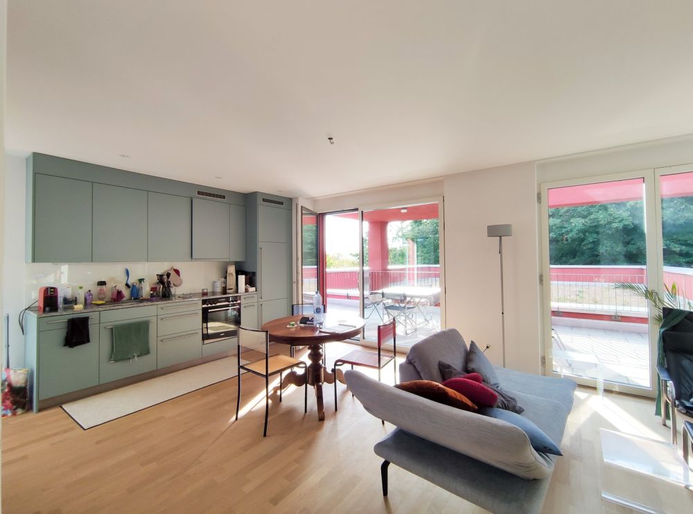 Alltersgerechte, helle 2.5 Attika-Wohnung - Küche / Essbereich