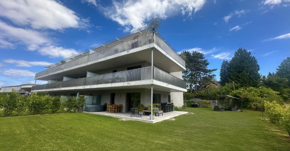 Rez de chaussée avec jardin privatif - Appartement 4 pièces - image - 1