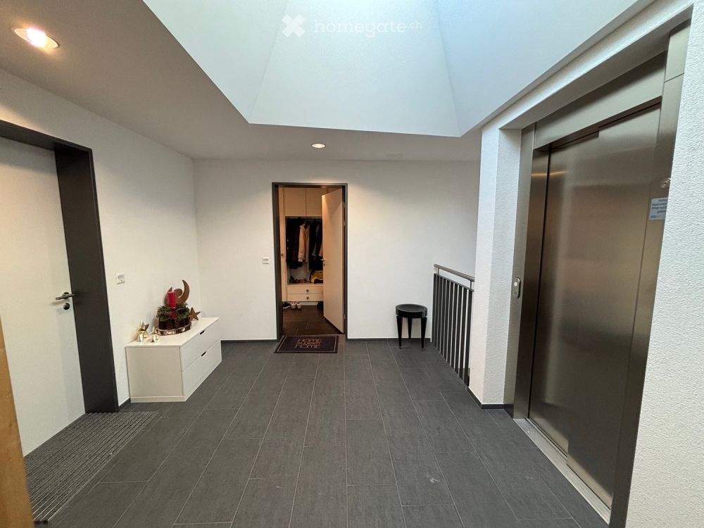 Exklusive Attikawohnung mit Seesicht und grosszügiger 160m² Terrasse in Wollerau - Bild 11