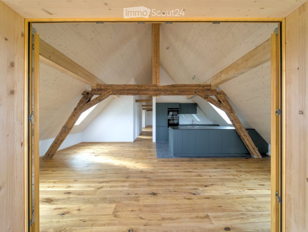 Erstverm. 5.5 Zi. Dachwh in historischen Bauernhaus Lurtigen - Bild 1