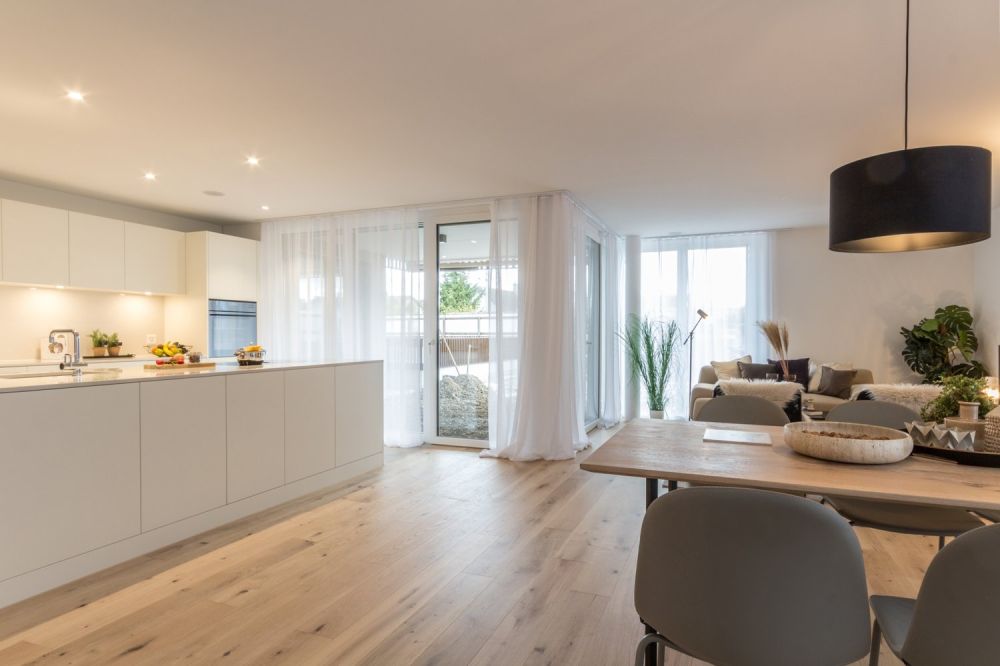 Exklusiv und zentral wohnen an idyllischer Lage - Dachsen_3.5Zi_Essen-Küche (1)-1