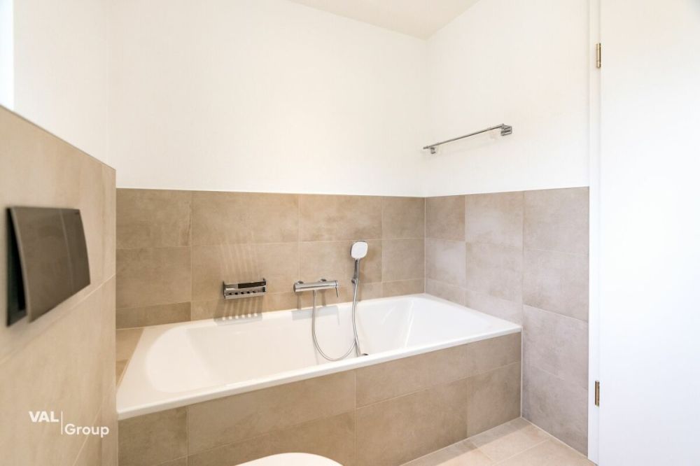 Moderne 4.5-Zimmer-Neubauwohnung in Susten - sonnig, hochwertig und mit Balkon - Bild 6