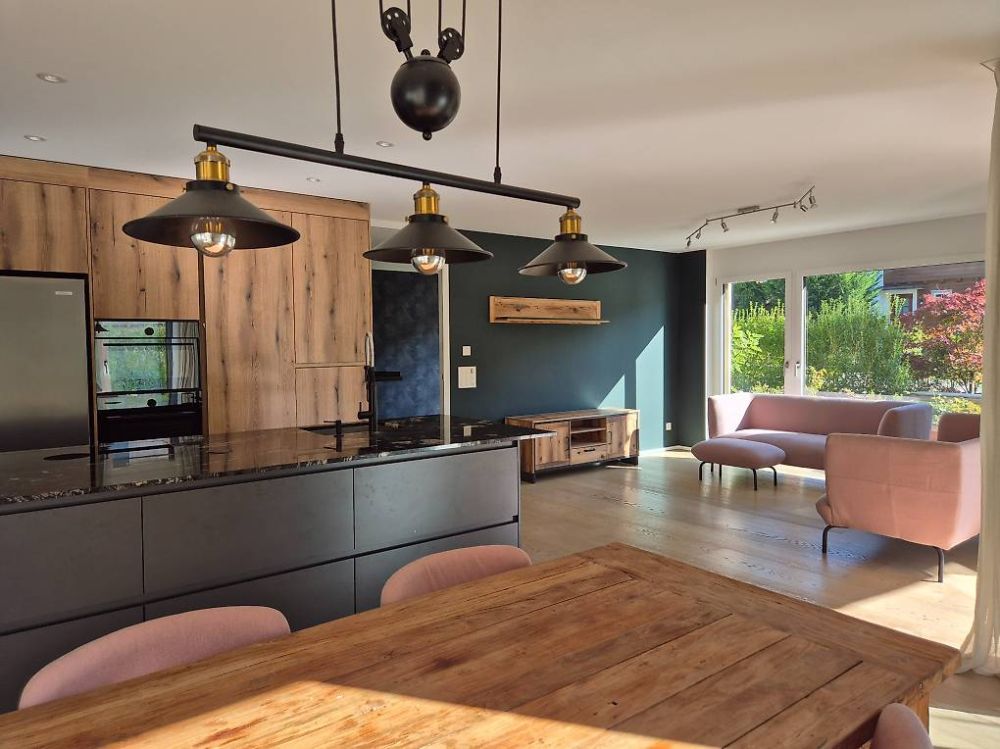 Attraktive 5.5-Zimmer Gartenwohnung (Neubau 2022) mit grosszügigem Sitzplatz und Garten - Bild 1