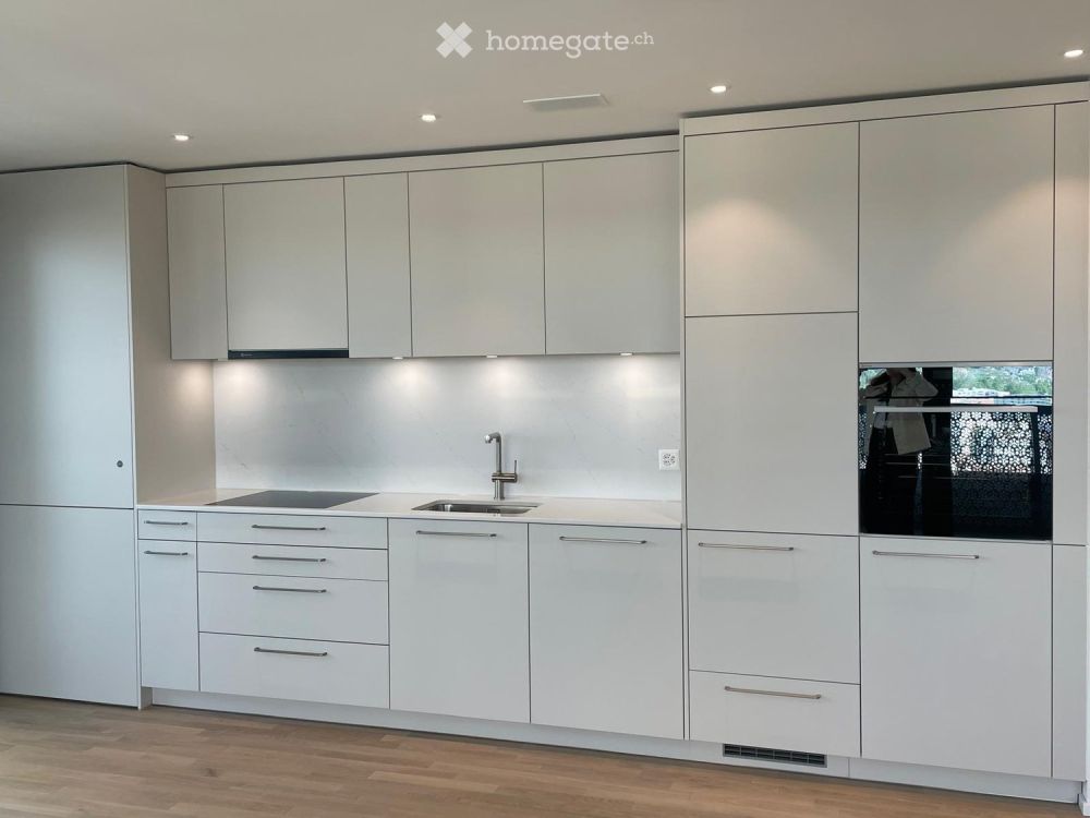 Helle, grosszügige 2,5 Zimmer-Wohnung auf dem 13. Stock, mit Panoramablick - Bild 3