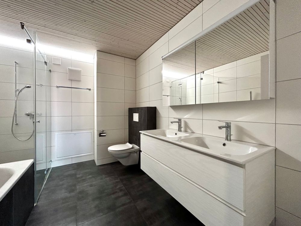 Stilvolle Maisonettewohnung mit hochwertigem Ausbaustandard! - Badezimmer.jpg