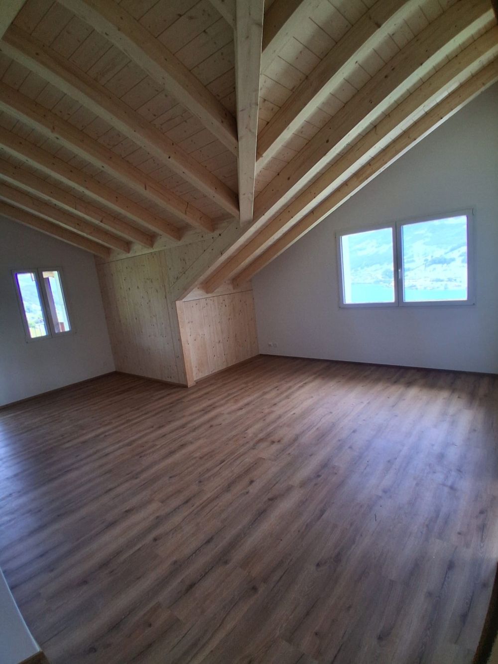 3 1/2 Zimmer Dachwohnung mit Topaussicht auf See und Berge - Bild 6