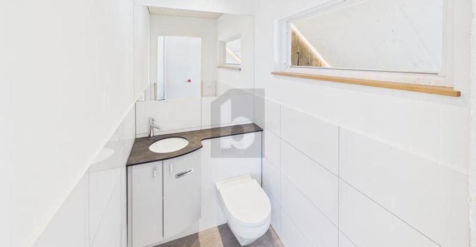 ERSTBEZUG, IM EIGENTUMSSTANDARD, MIT VIEL HOLZ - Duplex 3.5 pièces - image - 3