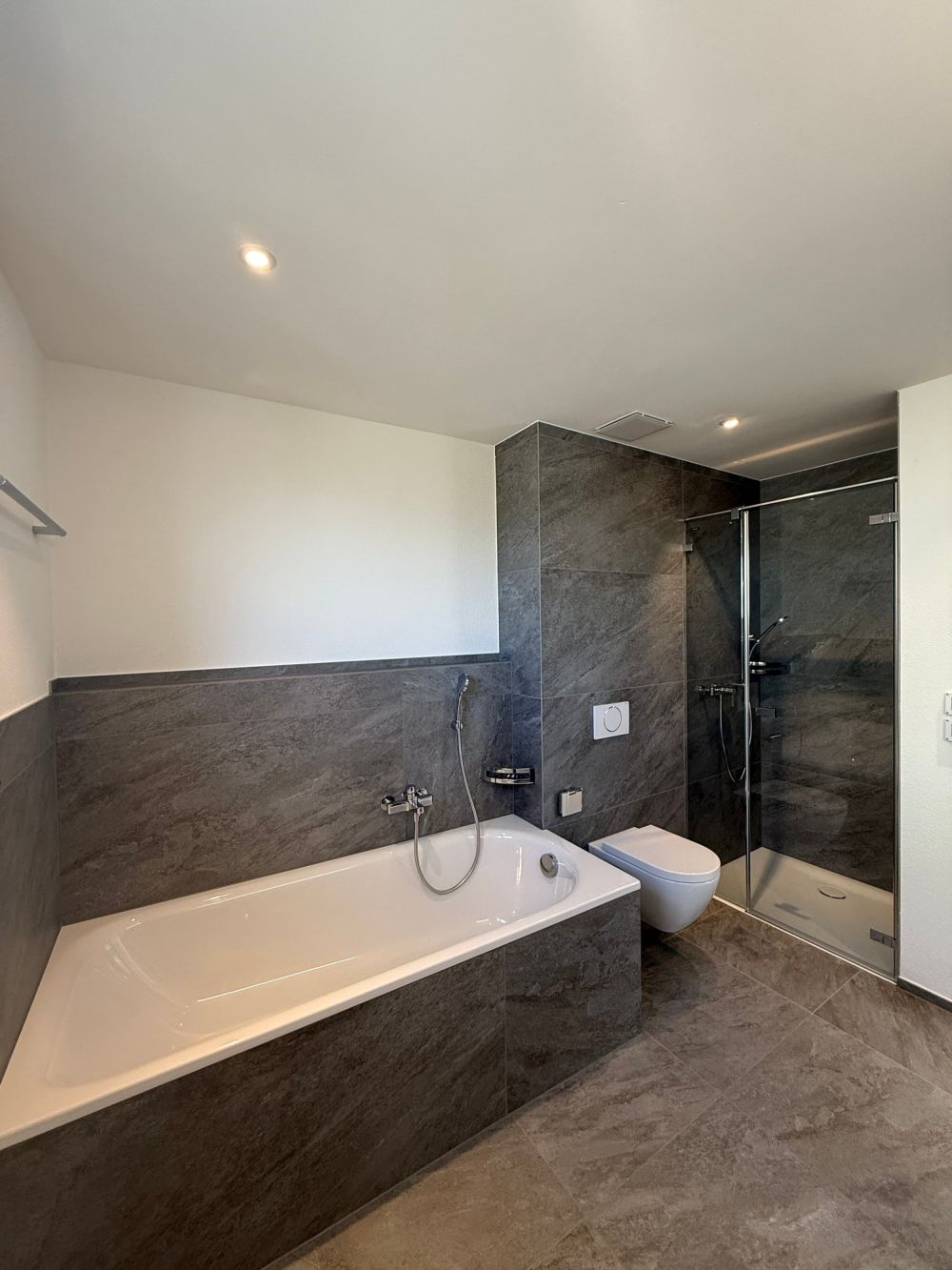 Exklusive Neubauwohnung mit Panorama-Seesicht - Oberhofen am Thunersee - Bild 12