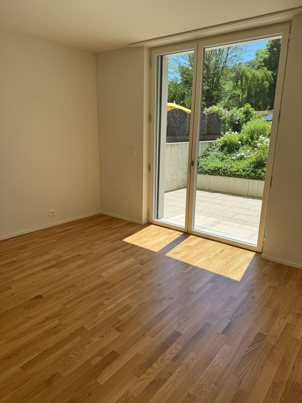 Zentralgelegene, moderne 2.5 Zimmerwohnung im EG in Pfeffingen - Zimmer