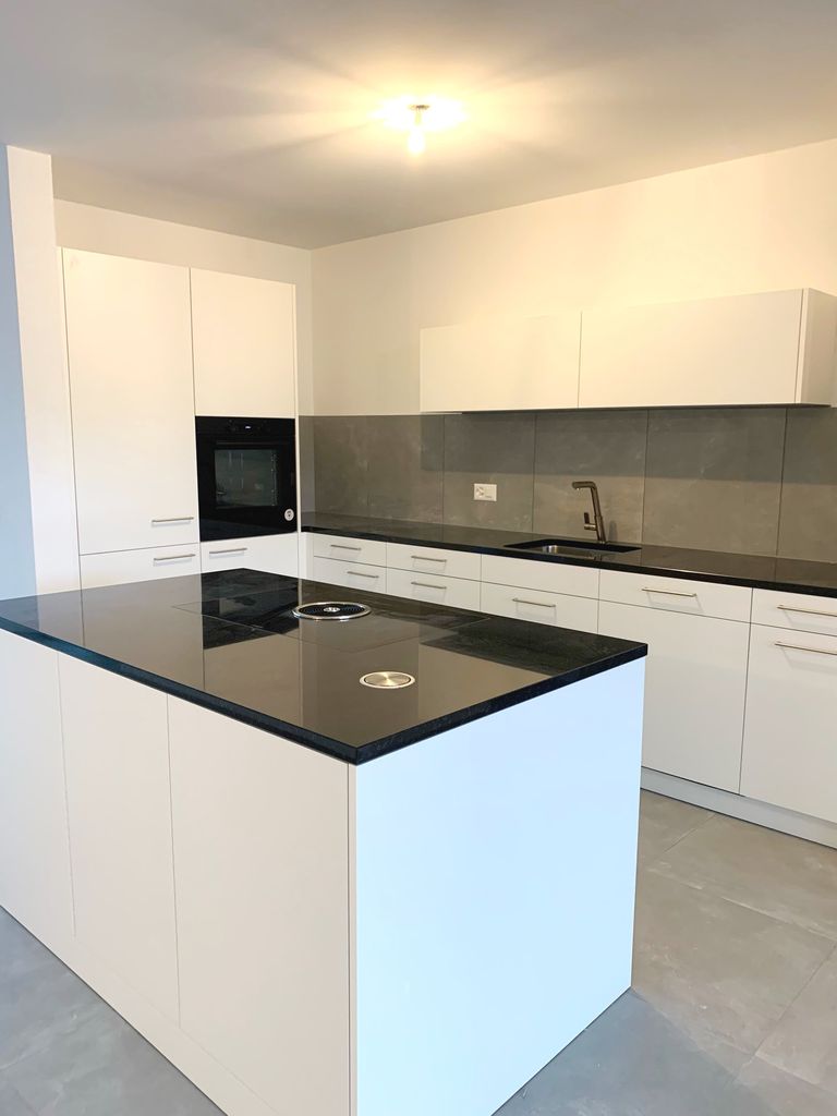 Exklusive Wohnung direkt an der Lüssel! - Kueche_1.jpg