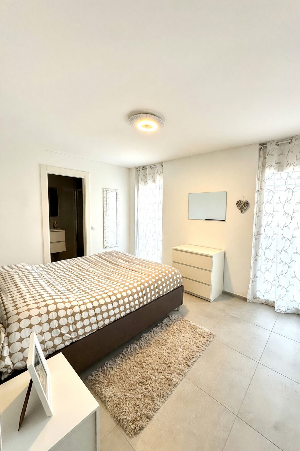 Elegante nuovo 3,5 con ampio terrazzo e camera con bagno ensuite - Bild 9