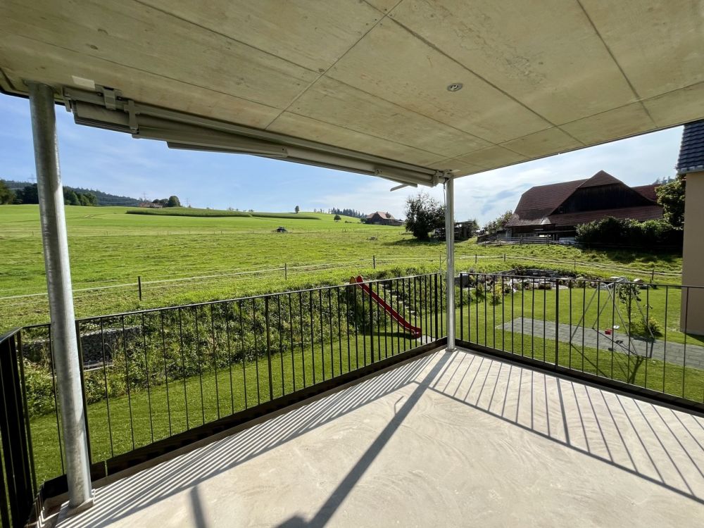 Moderne 4.5-Zi.-Wohnung, hochwertiger Ausbaustandard, Blick ins Grüne - Balkon und Aussicht