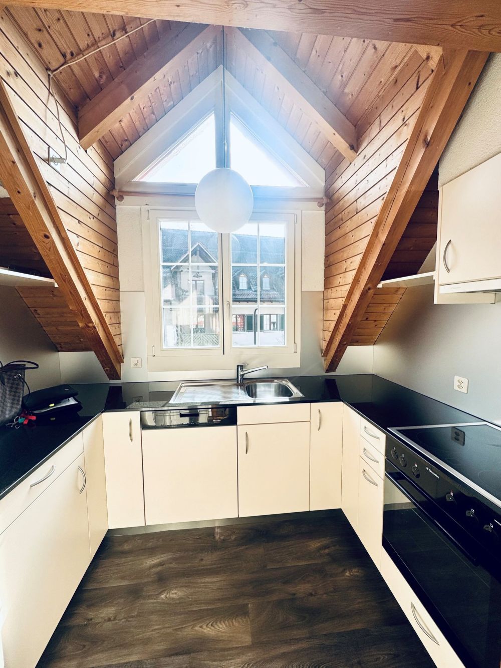 neu sanierte, stilvolle Maisonette-Wohnung im Dorfkern Tägerwilen - Bild 8