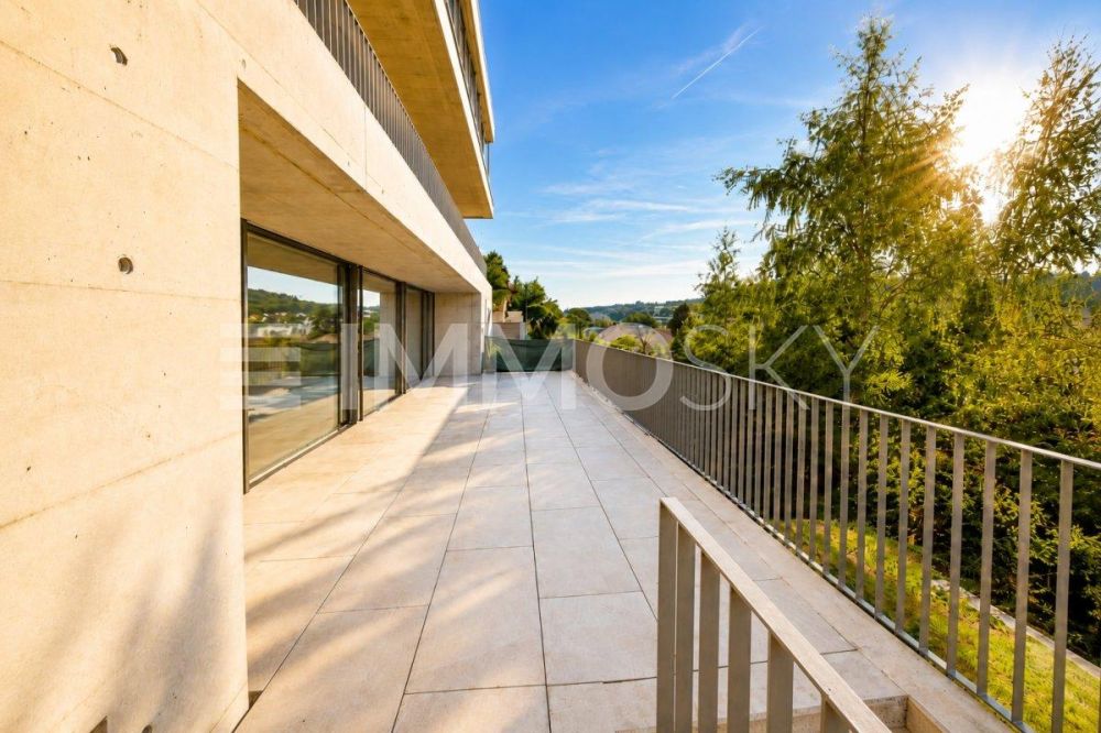 Modernes Wohnen mit Panorama-Balkon über Bern - Grosser, sonniger Balkon