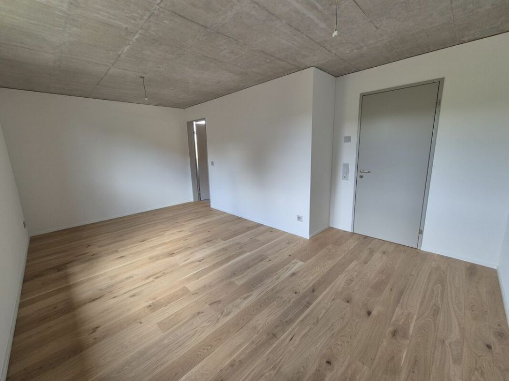 Erstbezug - 4.5 Zimmer im 2. Obergeschoss mit grossem Balkon - Elternzimmer