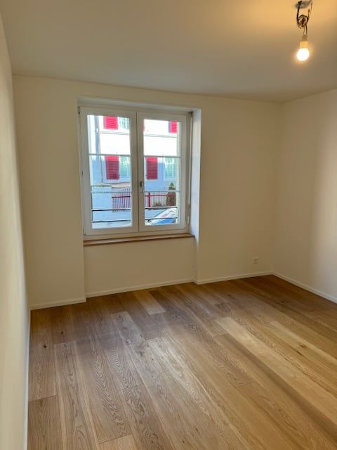 Ab 1.4.2026 -  Wunderschöne 2.5 Zi Wohnung W2, lauschiger Balkon - Bild 11