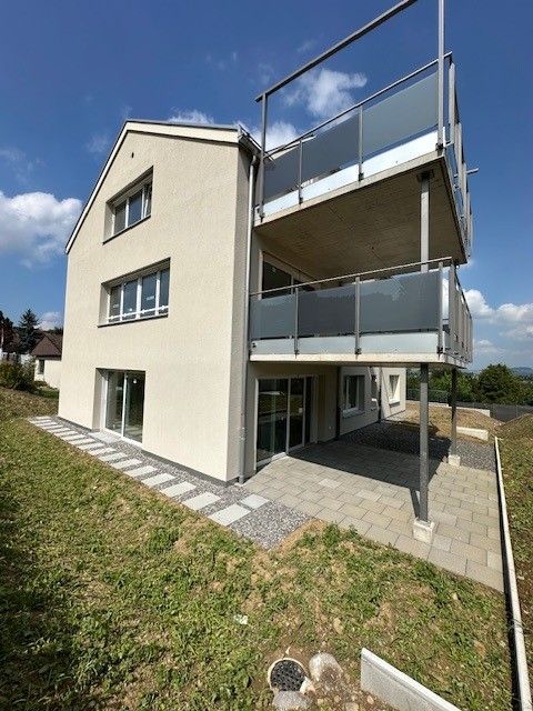 Moderne 4.5-Zimmer-Neubau-Attikawohnung mit Balkon in Reinach - Bild 1