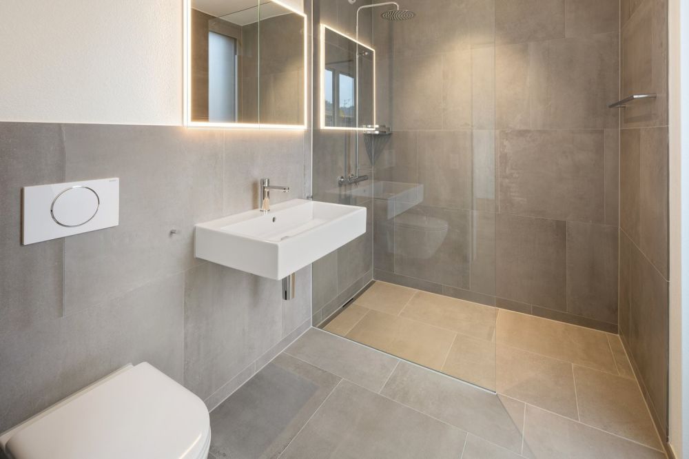 Neubau am Bächli - Ihre 4.5-Zimmer-Traumwohnung mit Aussicht - Badezimmer mit Dusche