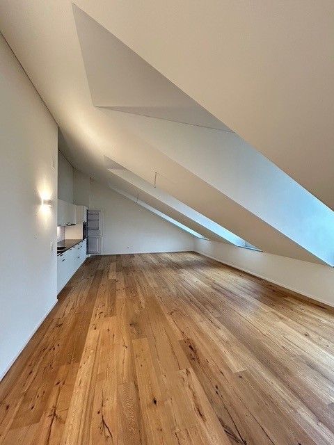 Moderne 2.5-Zimmer-Dachwohnung im Neubau – Kirchstrasse 20, Glarus - Bild 2
