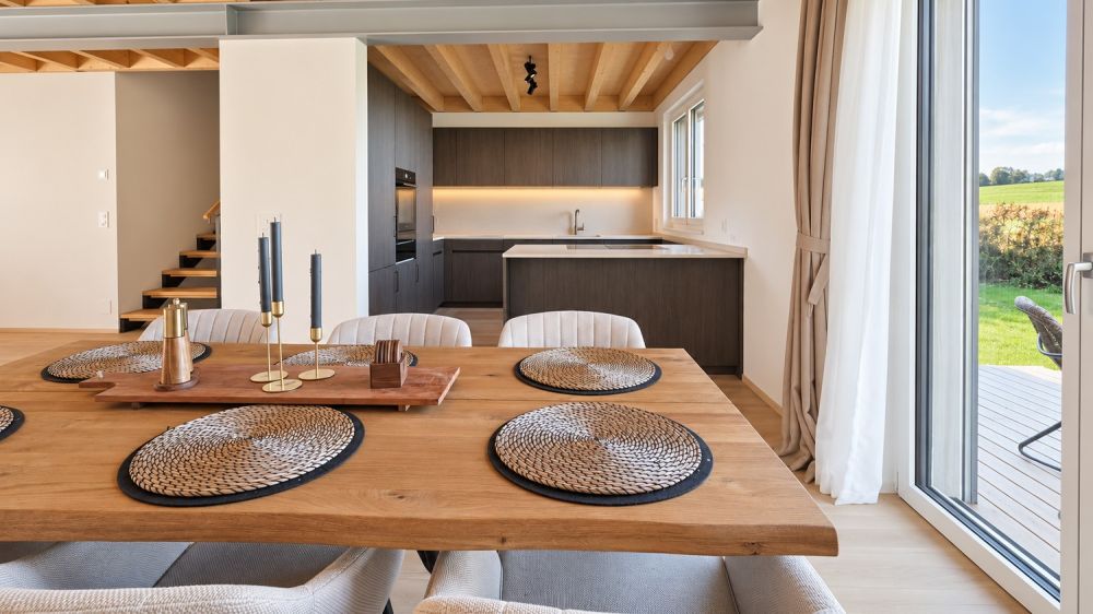 Modernes 6.5-Zimmer-Haus mit Garten und zwei Tiefgaragenplätzen - Bild 2