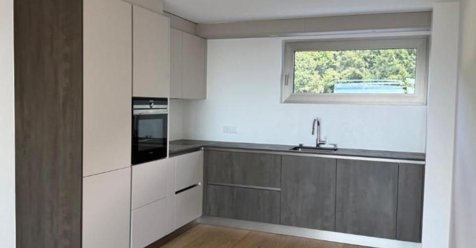 2.5 pièces en attique avec grande terrasse et vue sur le lac - Appartement 2.5 pièces - image - 4