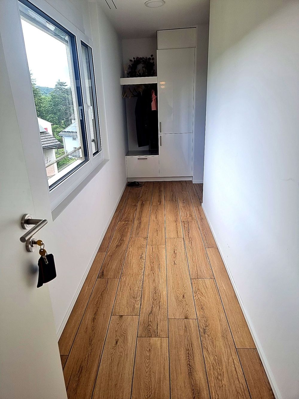 Zur Untermiete: Helle Attika-Wohnung mit riesen Balkon - Bild 4