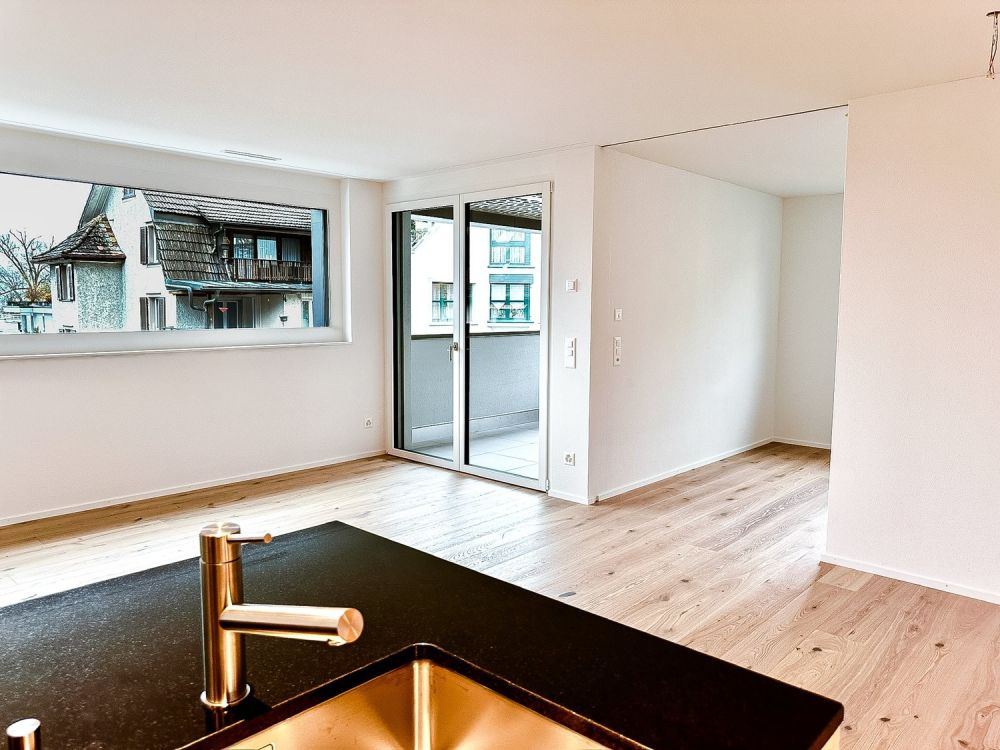 Attraktive 3½ Zimmerwohnung im steuergünstigen Bäch SZ - Esszimmer