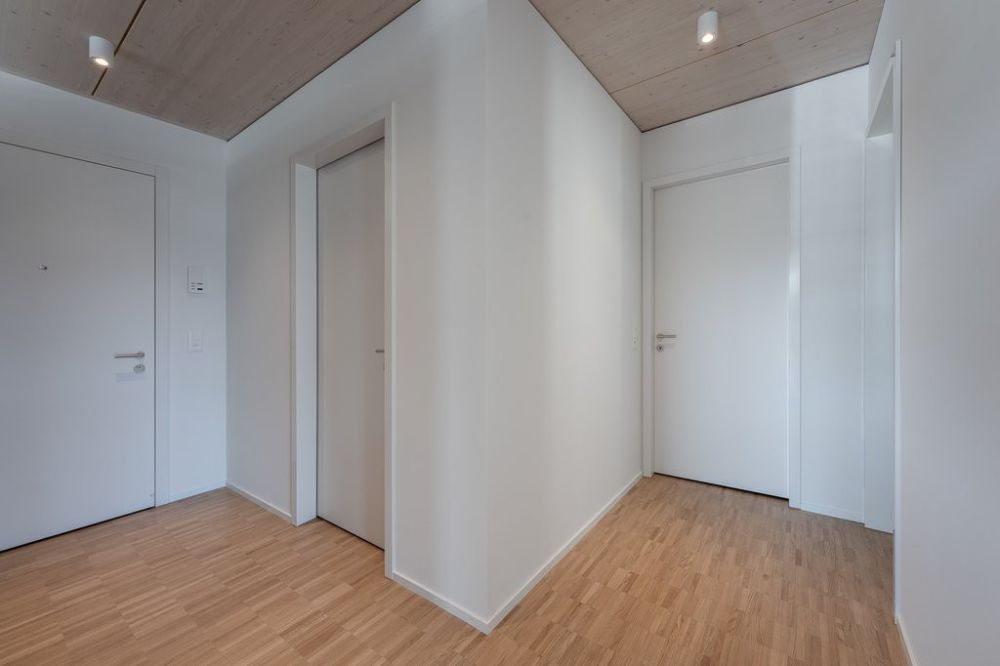 Attraktive 4.5 Zimmer-Wohnung mit grosszügigem Balkon zu vermieten! - Korridor