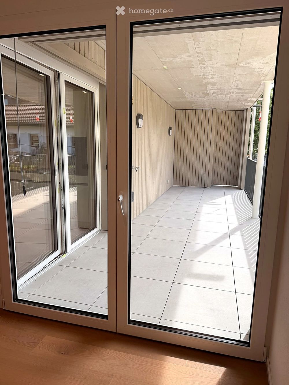 ERSTVERMIETUNG: 3.5-Zimmer-Neubauwohnung mit zwei Bädern und 17 m² gedecktem Balkon - Bild 4