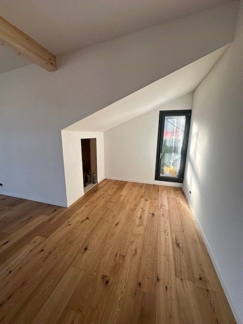 Moderne 3.5-Zimmer-Dachwohnung in Boll – Neubau mit Aussicht - Bild 3