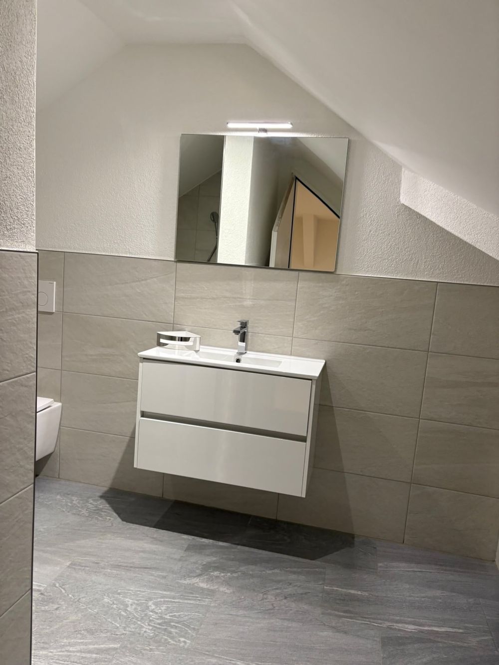 Kernsanierte, moderne 1.5-Zimmer-Dachwohnung in Sevelen - Bild 5