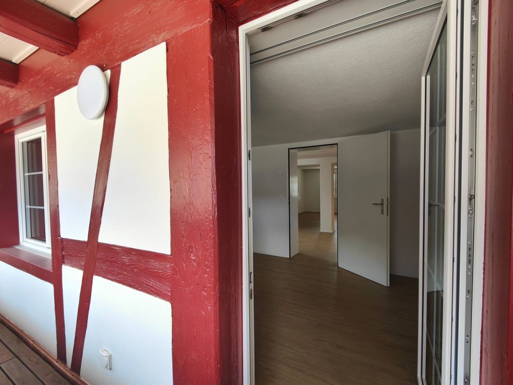 modern Wohnen im frisch sanierten Riegelhaus - Balkon / Laube