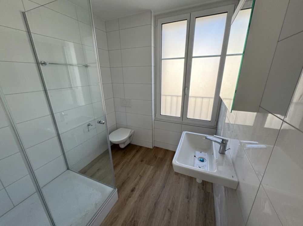 Stylische 2.5-Zimmerwohnung mit viel Licht - Bild 1