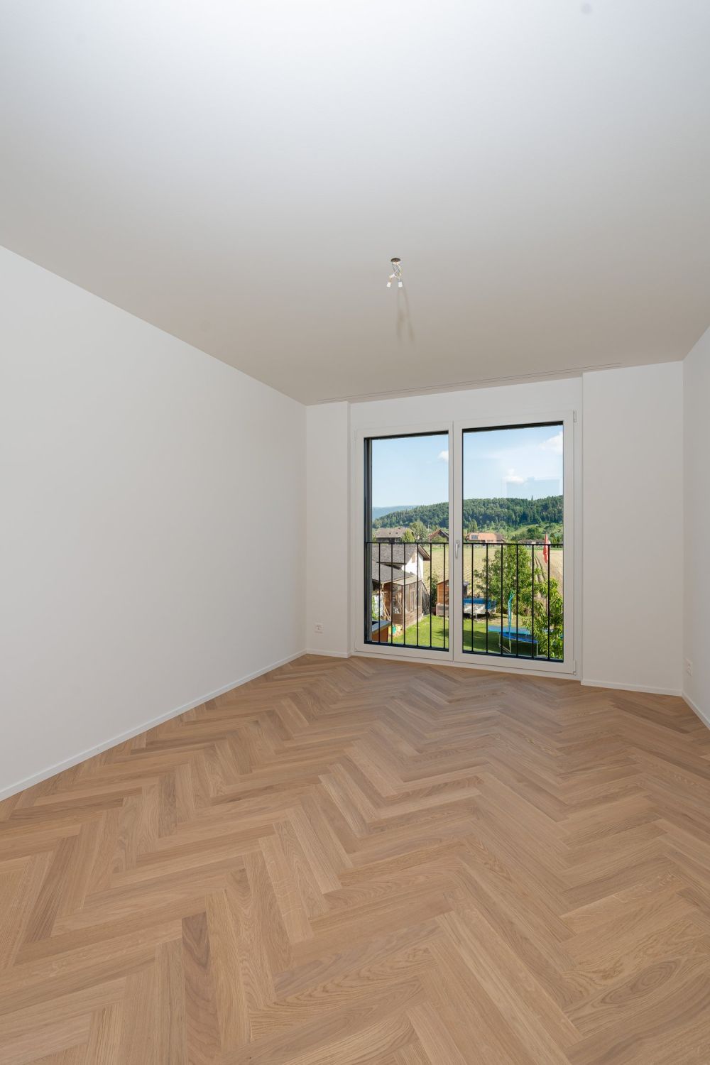 Design trifft Wohnqualität - Stilvolle 3½-Zimmer-Wohnung im Eigentumsstandart mit Aussicht - Bild 12