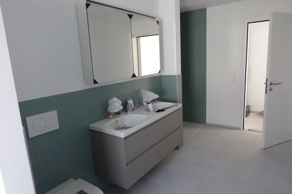 Neubau Erstbezug - moderne 3.5-Zimmerwohnung mit Gartensitzplatz - Badezimmer