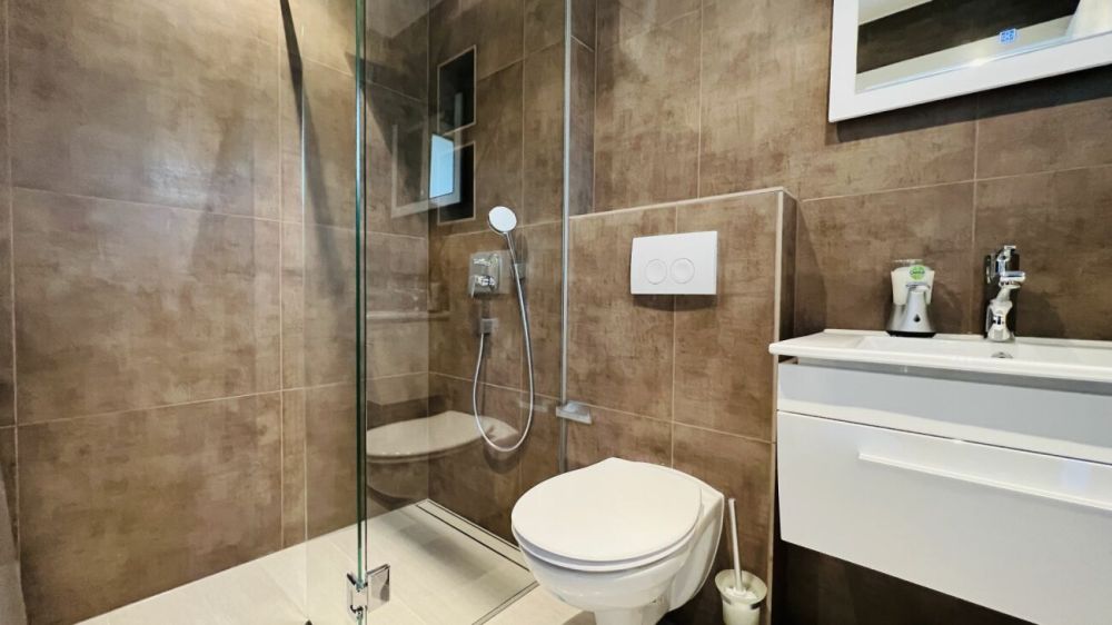 Neubau hochwertiges Top möbliertes Studio mit Klima, Parkplatz, Balkon - Bild 5