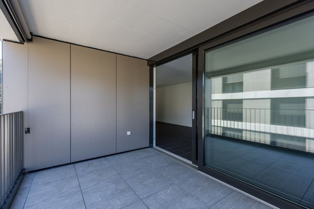 Grosszügige und helle Wohnung - 123-12-0305_Balkon_Richtung_Innenbereich.jpg