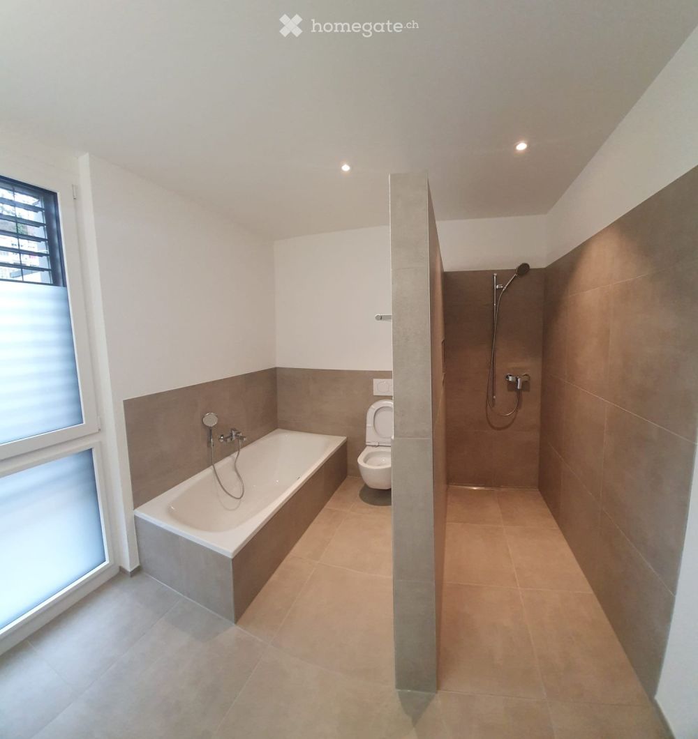 Grosszügige 4.5 Zimmer WHG mit grossem Balkon und Aussicht - Bild 3