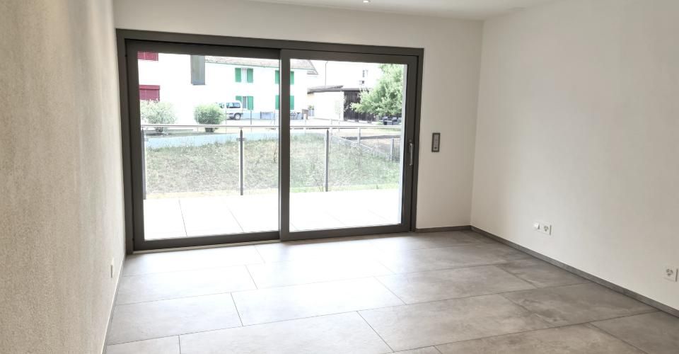 A louer magnifique appartement de 2.5 pièces avec une terrasse couverte de 19,70 m² dans un immeuble résidentiel haut standing comme neuf avec place de parc dans le garage - Appartement 2.5 pièces - image - 3